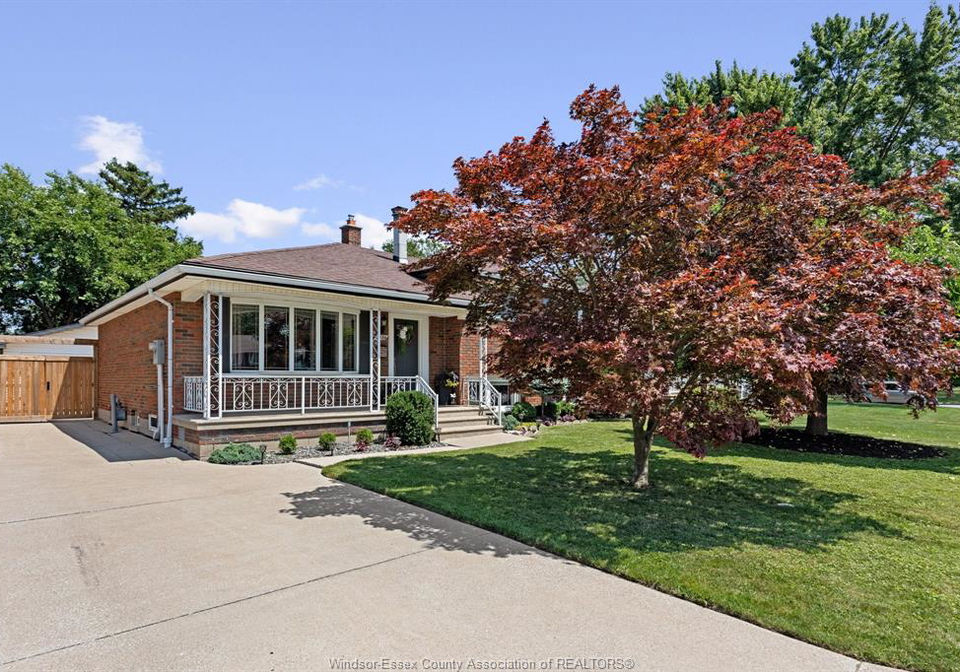 2584-rivard-avenue-windsor-ontario-26016932