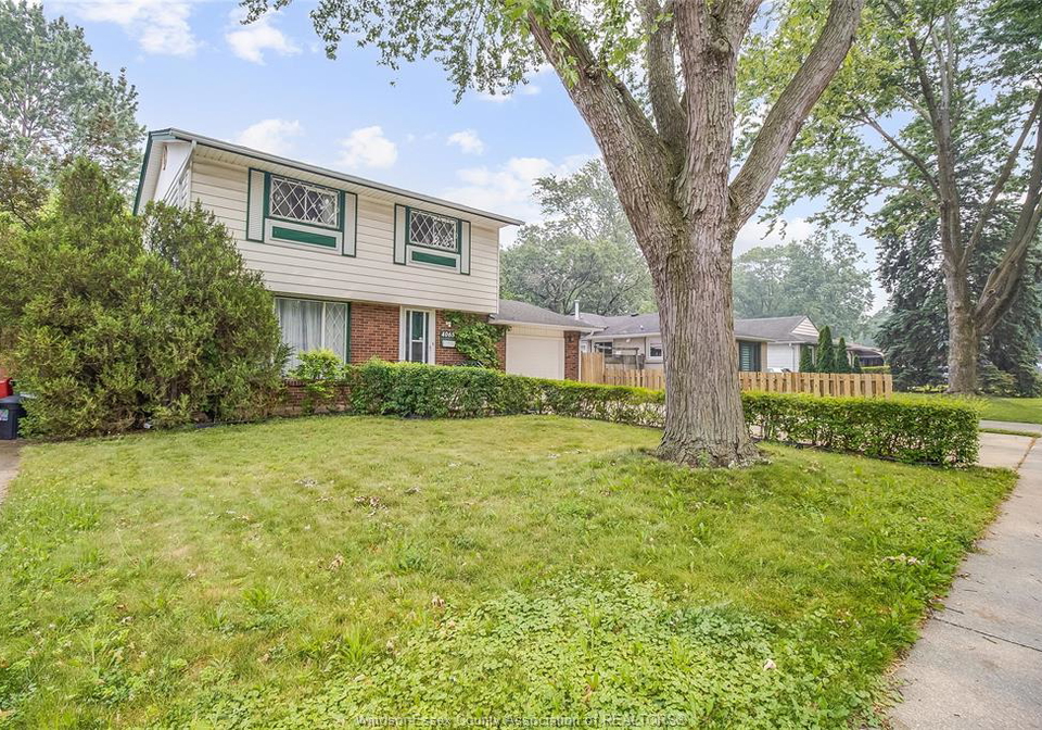 4065-whitney-windsor-ontario-26016942