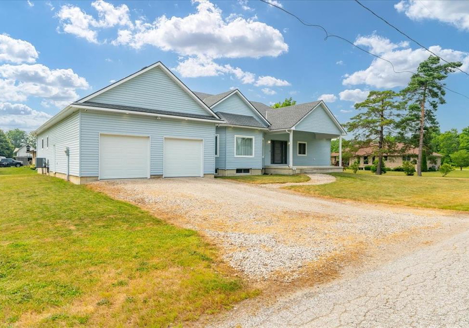 3167-broadway-street-brooke-alvinston-ontario-26016953