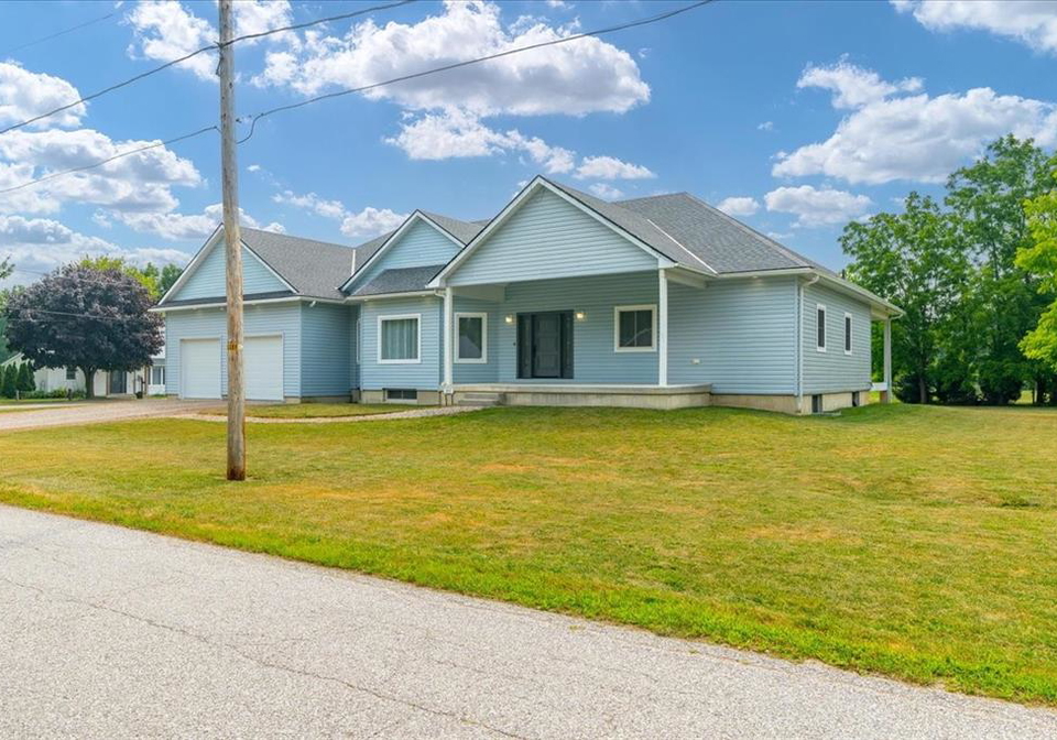3167-broadway-street-brooke-alvinston-ontario-26016953