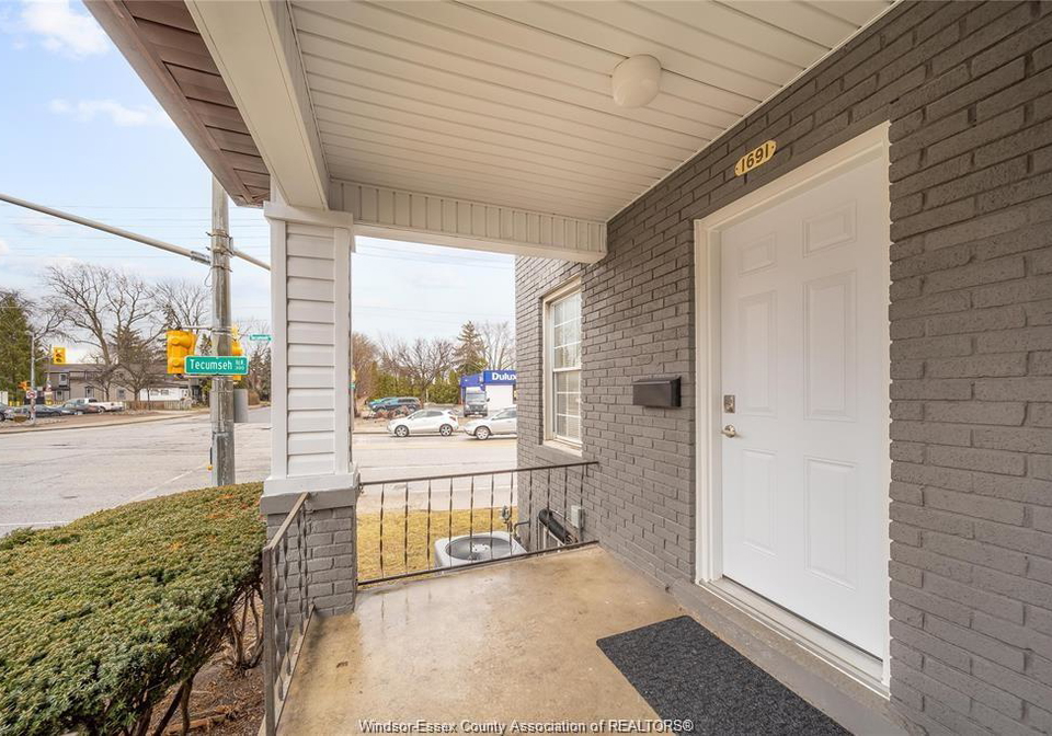 1691-dougall-windsor-ontario-26016958