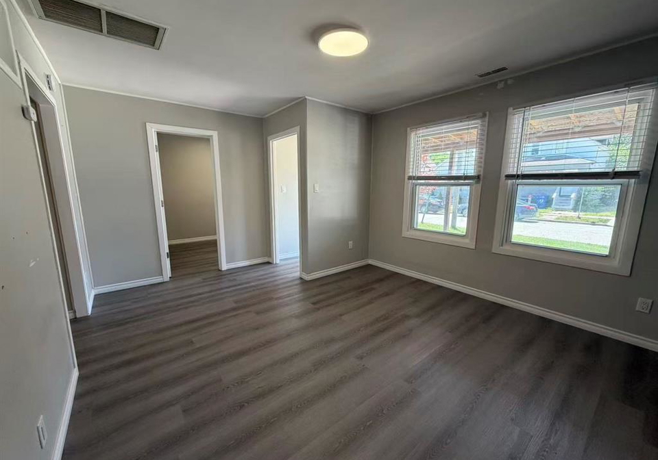 768-bridge-avenue-windsor-ontario-26016963