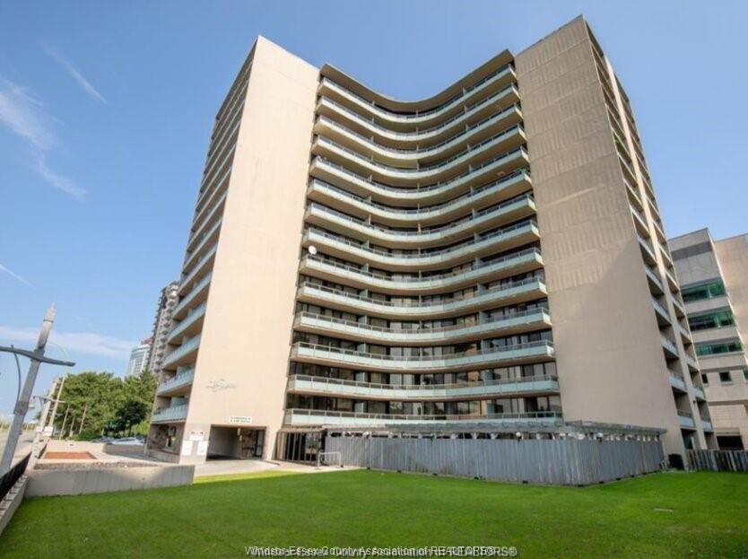 111-riverside-drive-east-windsor-ontario-26016972