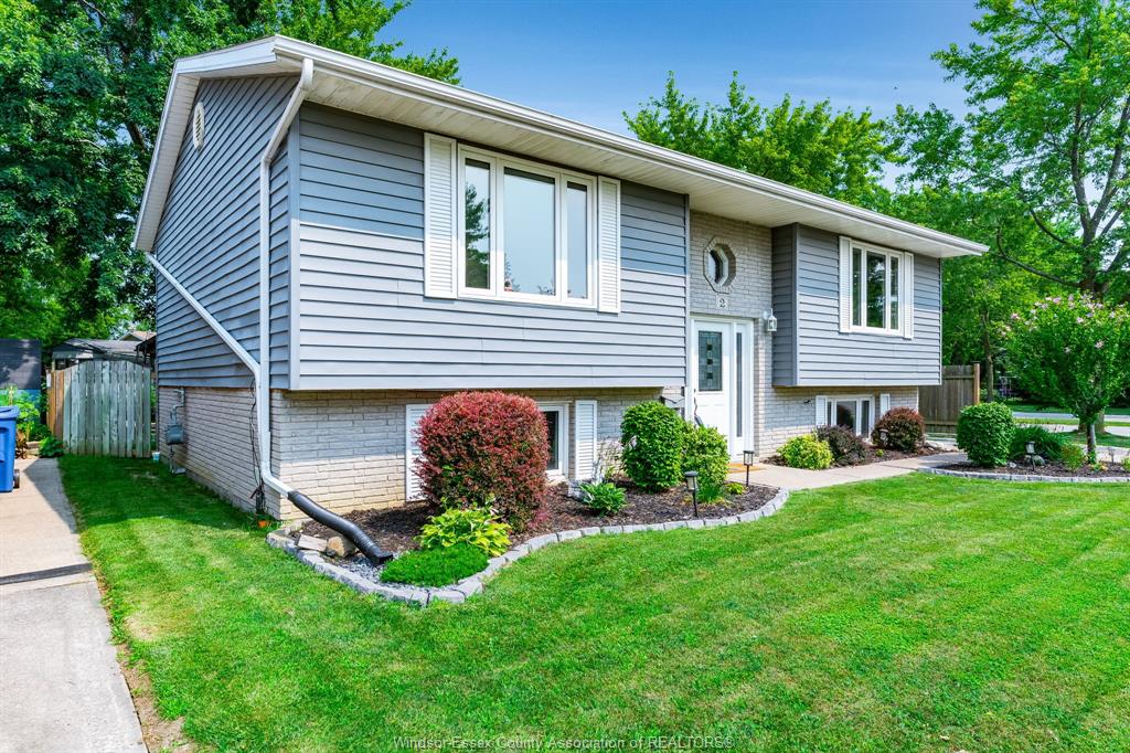 2-kingsway-court-essex-ontario-26016982