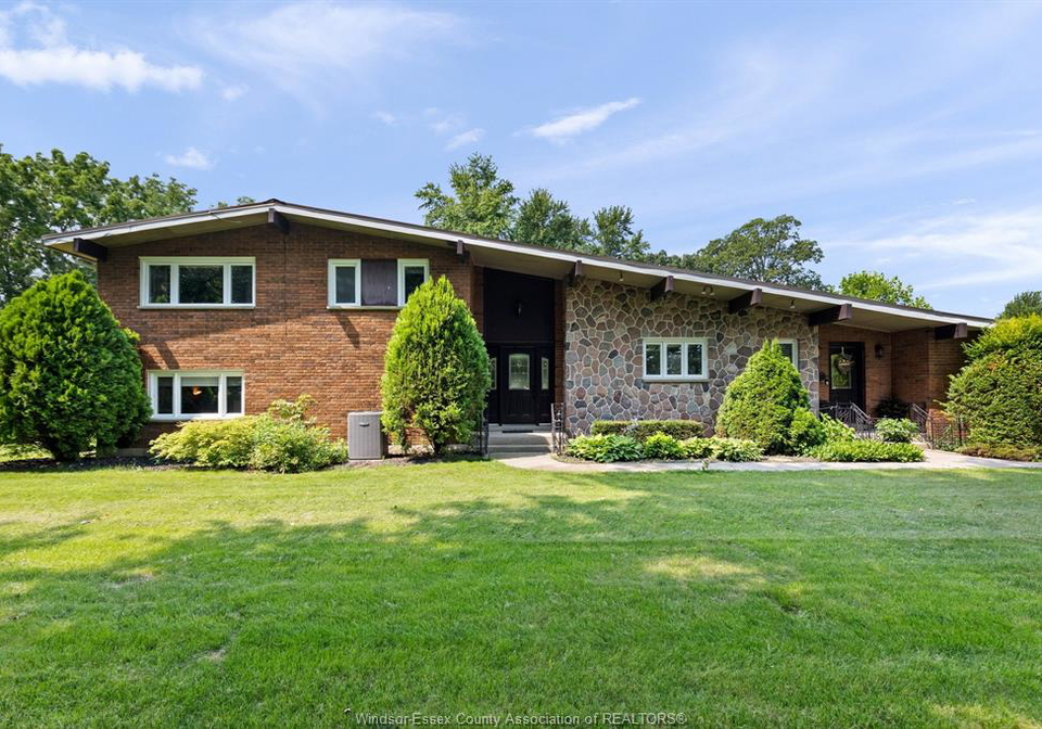69-kael-crescent-harrow-ontario-26016995