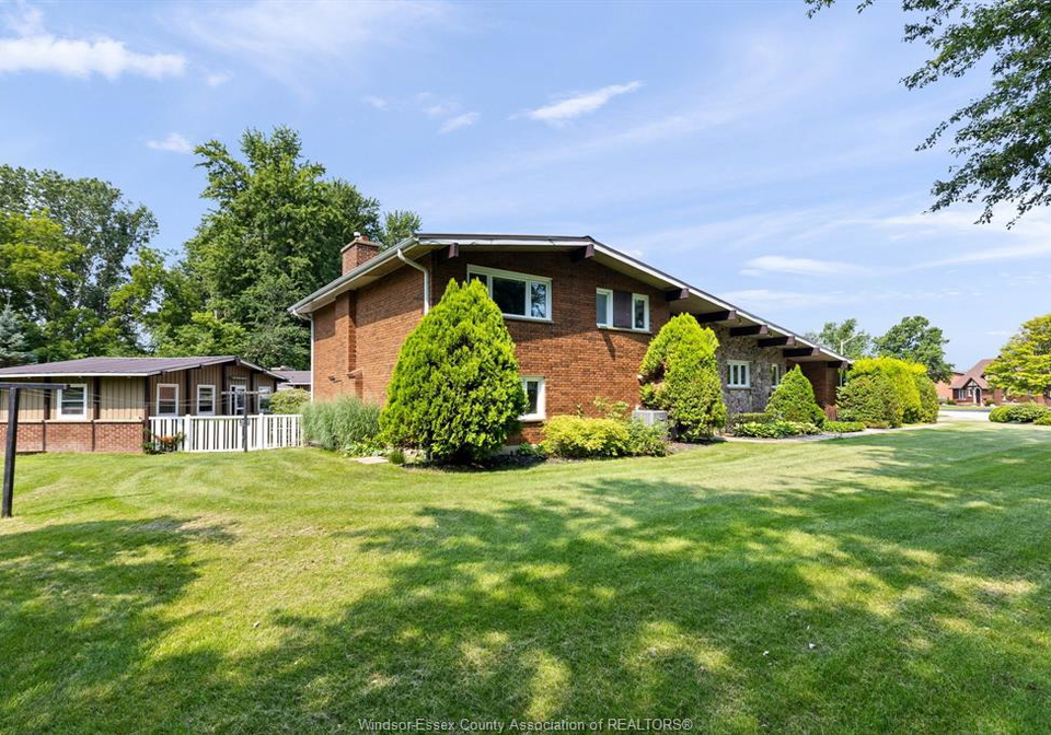 69-kael-crescent-harrow-ontario-26016995