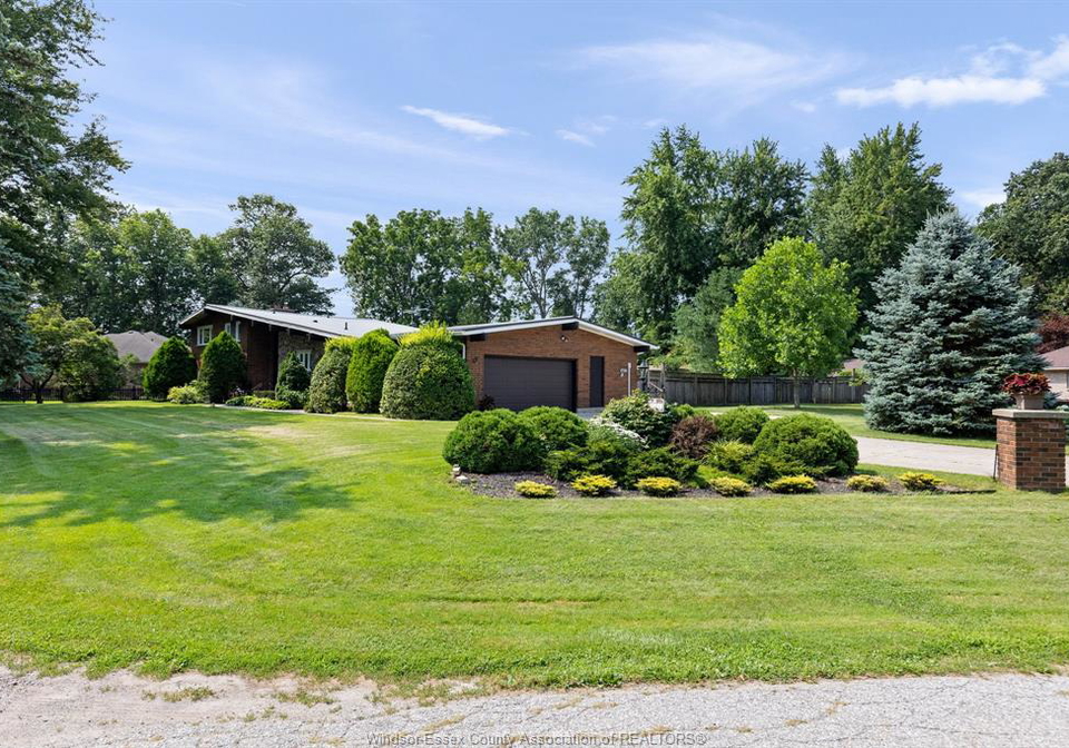 69-kael-crescent-harrow-ontario-26016995