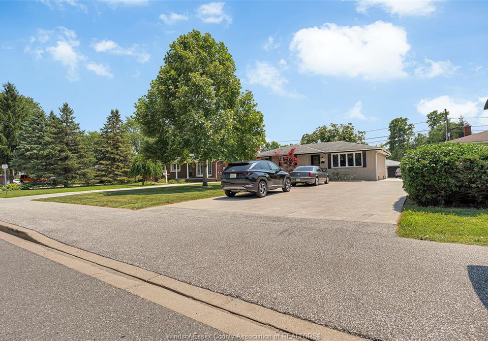 1865-todd-lane-lasalle-ontario-26017013