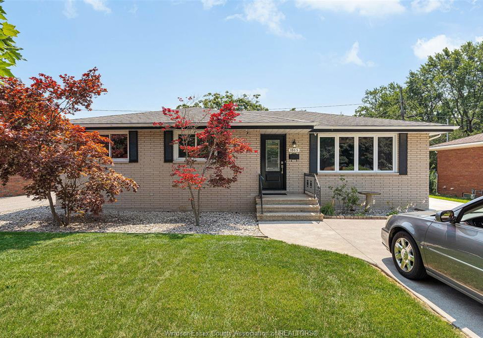 1865-todd-lane-lasalle-ontario-26017013