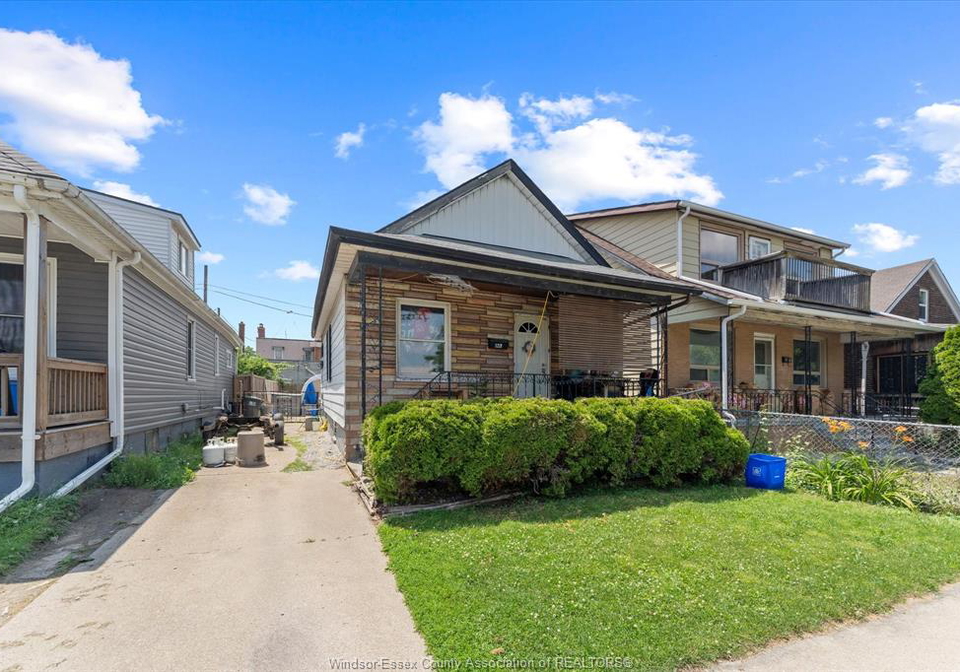 1217-henry-ford-centre-windsor-ontario-26017046