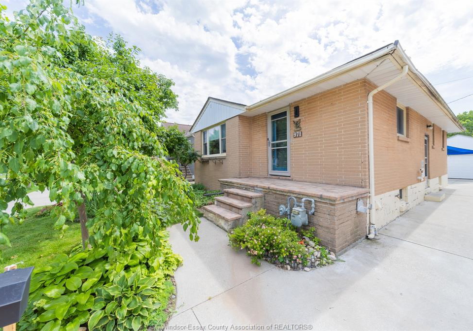 971-fairview-boulevard-windsor-ontario-26017079