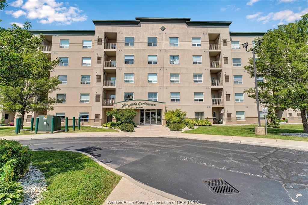 5000-wyandotte-windsor-ontario-26017086
