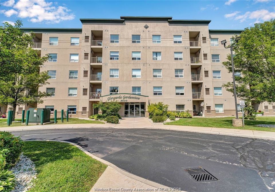 5000-wyandotte-windsor-ontario-26017086