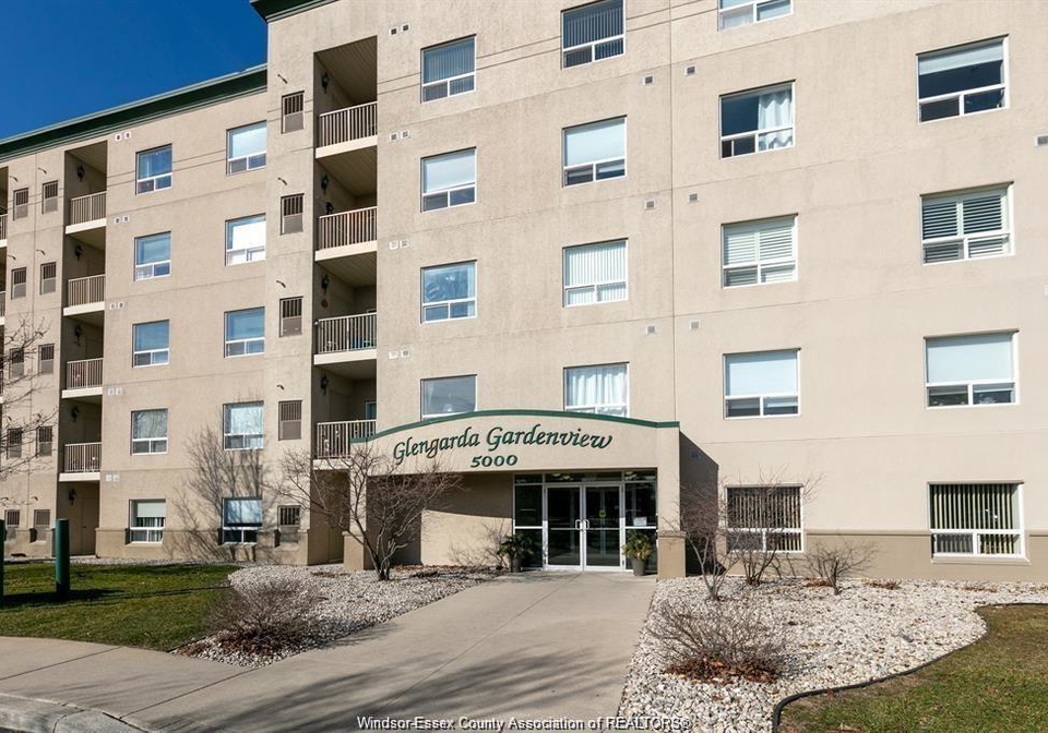 5000-wyandotte-windsor-ontario-26017086