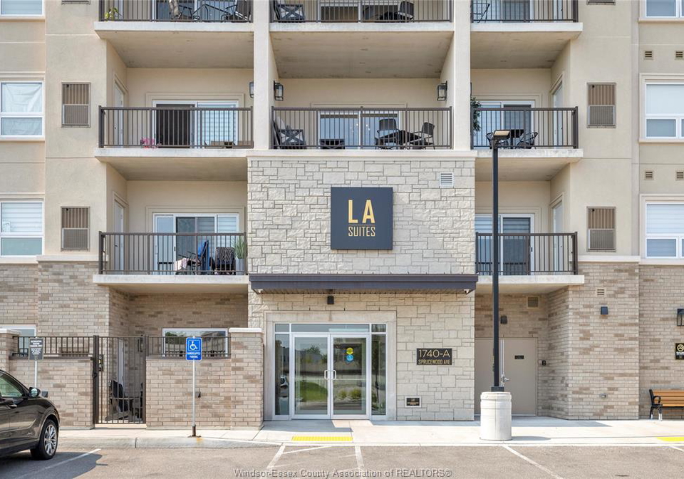 1740-sprucewood-lasalle-ontario-26017087