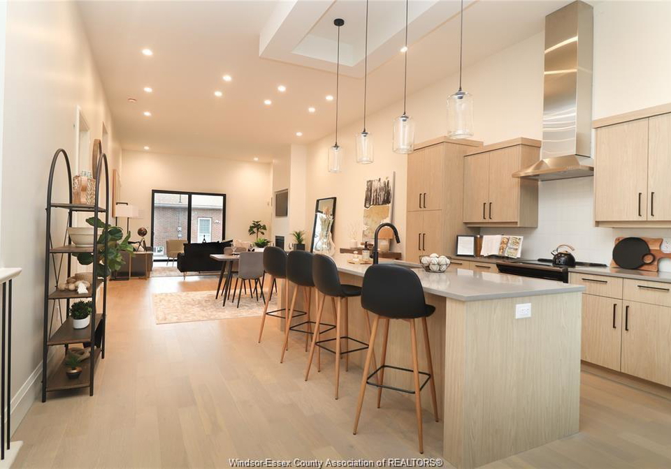 654-lily-mac-windsor-ontario-26017097