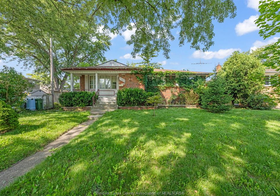 2383-woodlawn-windsor-ontario-26017115