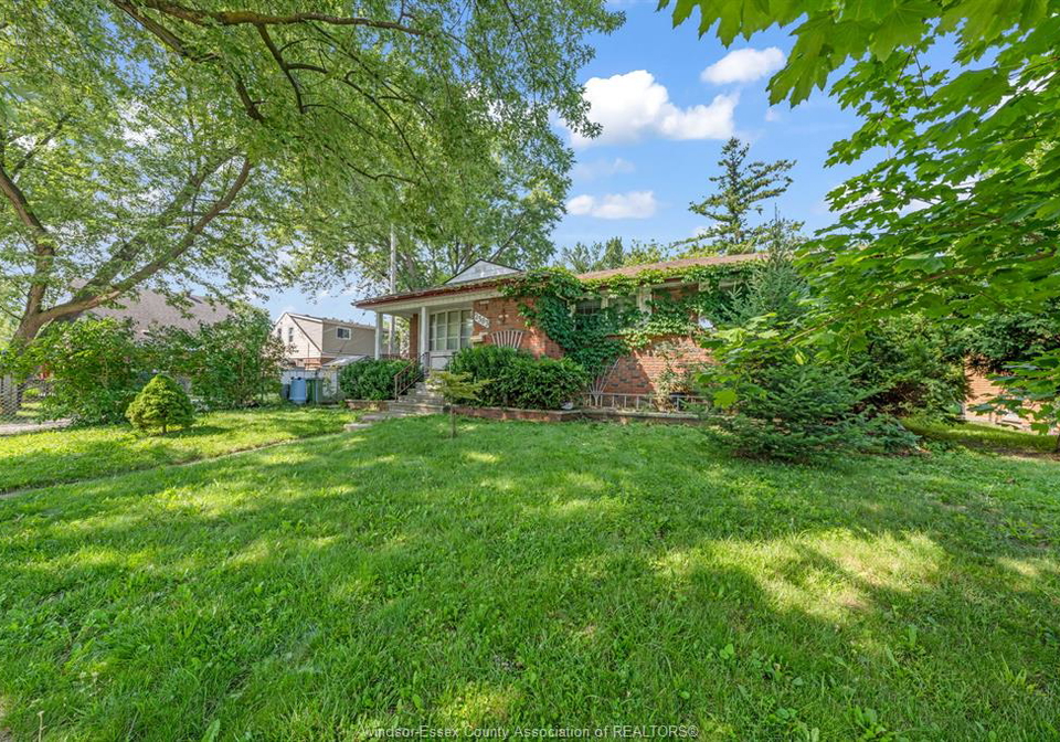 2383-woodlawn-windsor-ontario-26017115