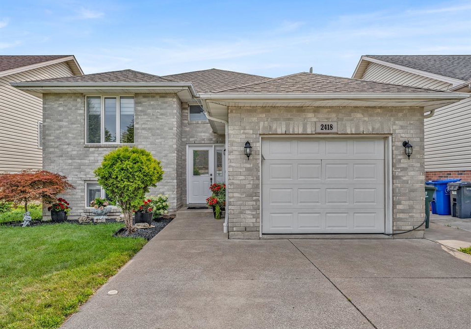 2418-duneshill-avenue-windsor-ontario-26017117