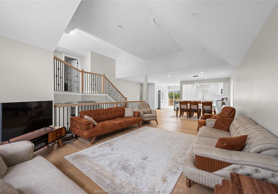 4561-hunt-club-windsor-ontario-26017126