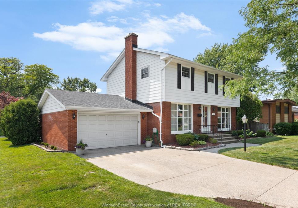 3495-everts-windsor-ontario-26017130