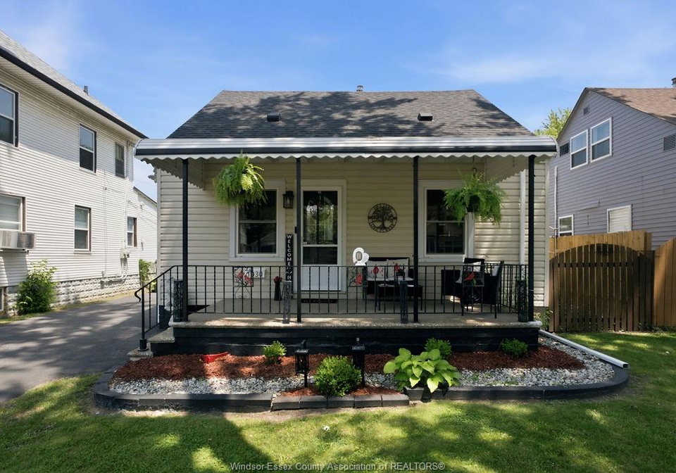 1030-campbell-avenue-windsor-ontario-26017131