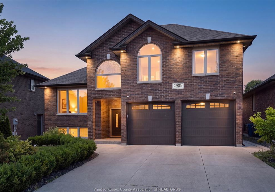 2988-ruth-windsor-ontario-26017132