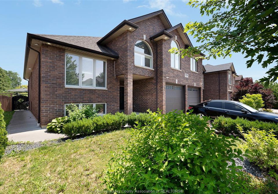 2988-ruth-windsor-ontario-26017132