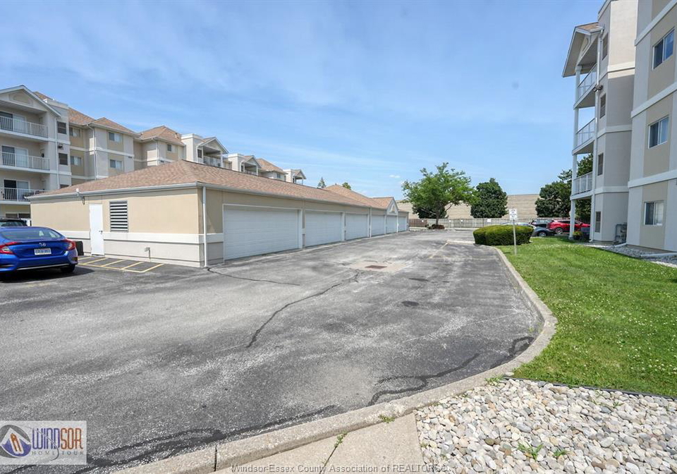 1547-grand-marais-west-windsor-ontario-26017139