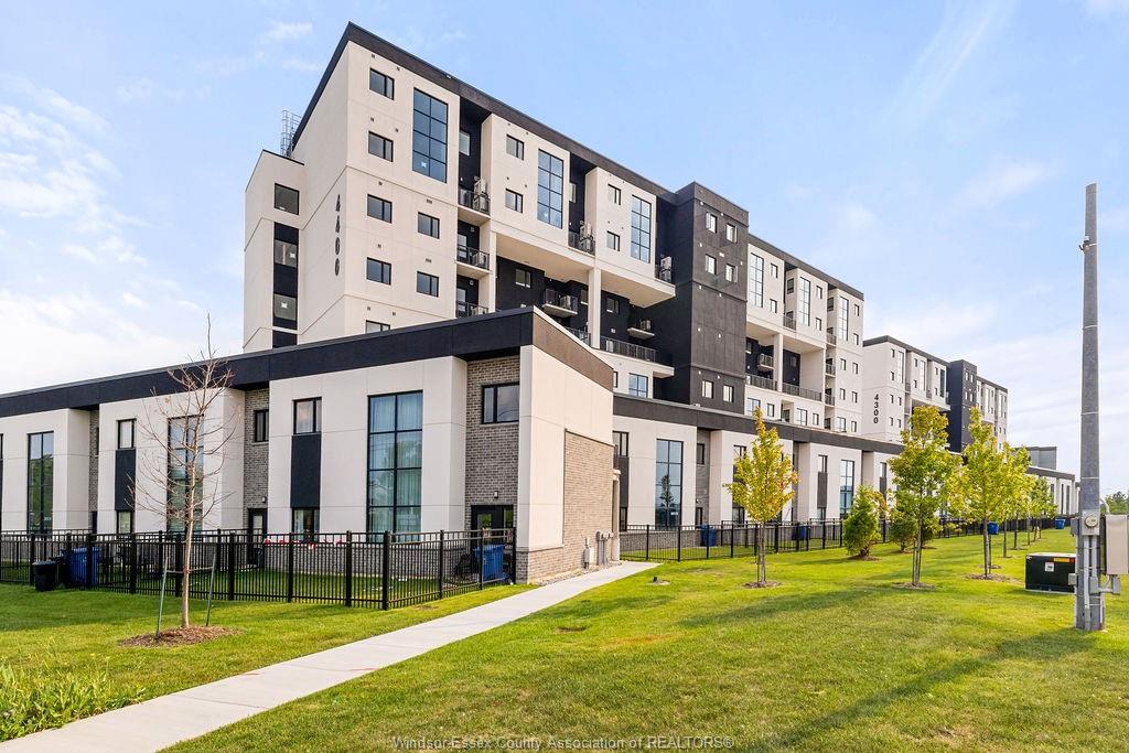 4400-laurier-parkway-lasalle-ontario-26017158