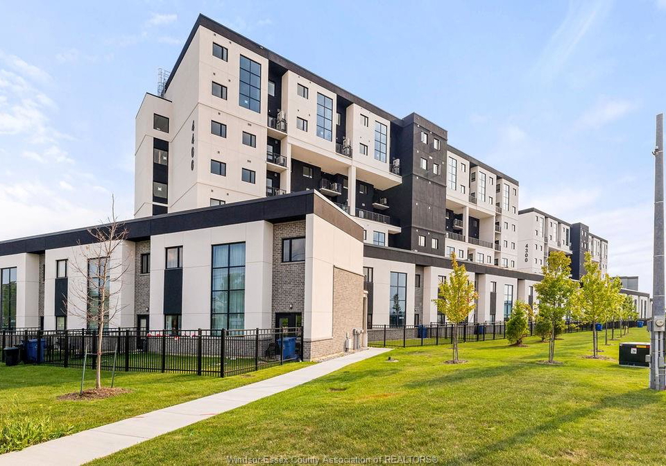 4400-laurier-parkway-lasalle-ontario-26017158