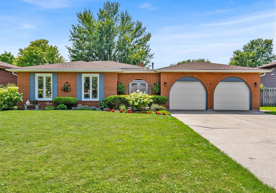 5-whitewood-cottam-ontario-26017166