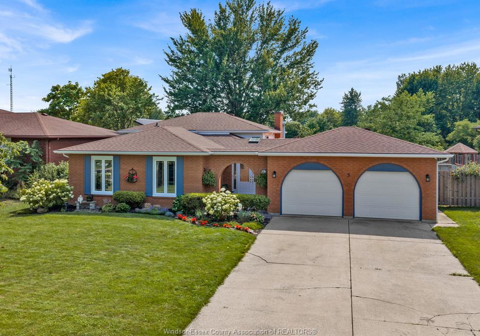 5-whitewood-cottam-ontario-26017166