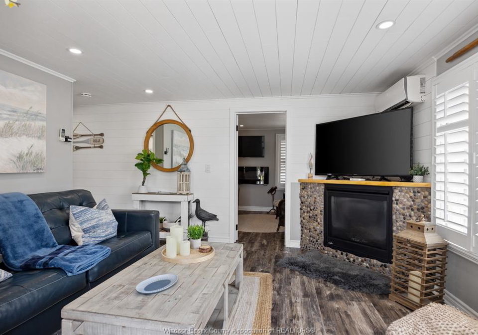 375-jackson-colchester-ontario-26017170
