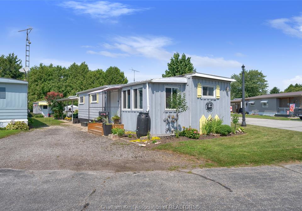 22220-charing-cross-road-chatham-ontario-26017173