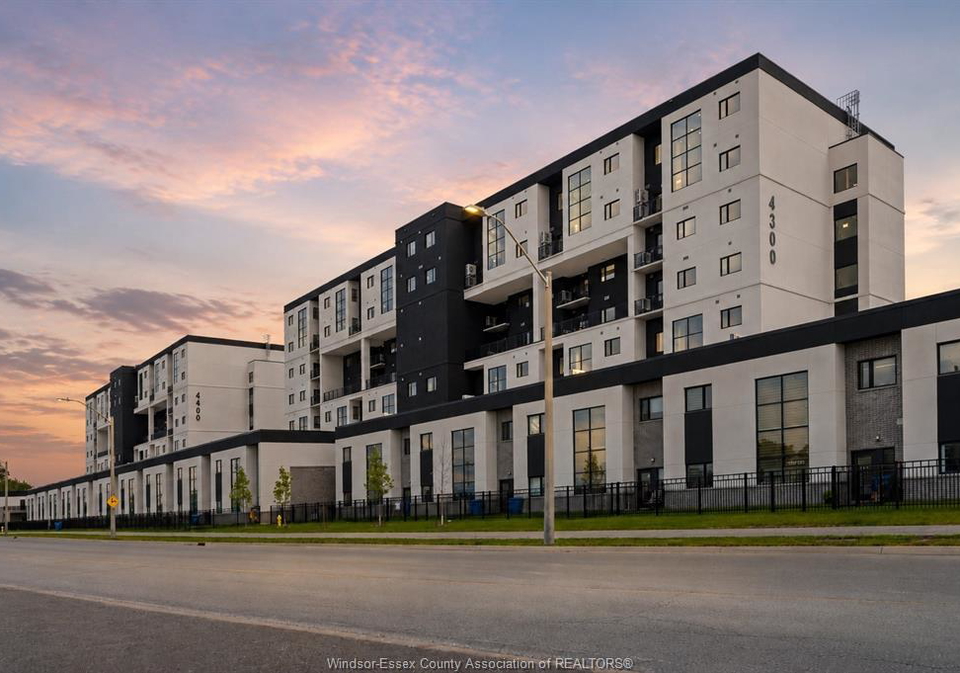 4400-laurier-parkway-lasalle-ontario-26017204