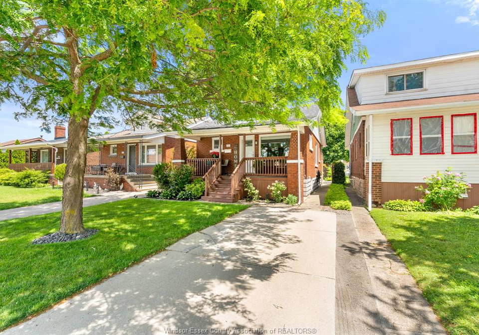 2322-lillian-avenue-windsor-ontario-26017248