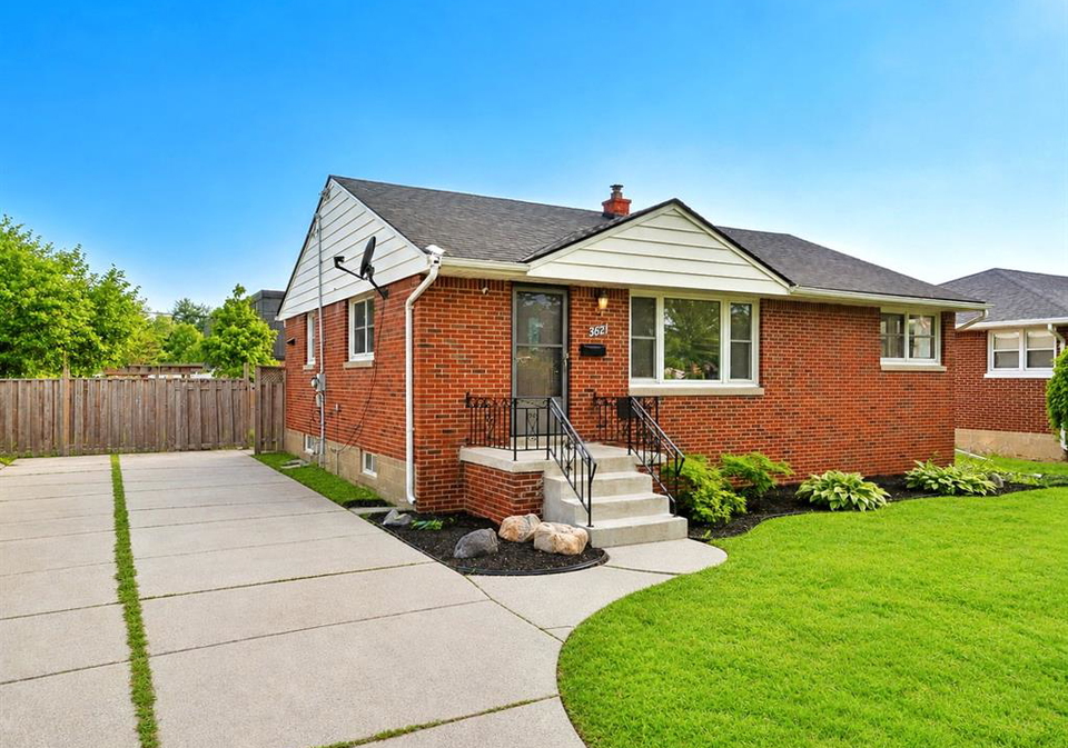 3621-mckay-avenue-windsor-ontario-26017260