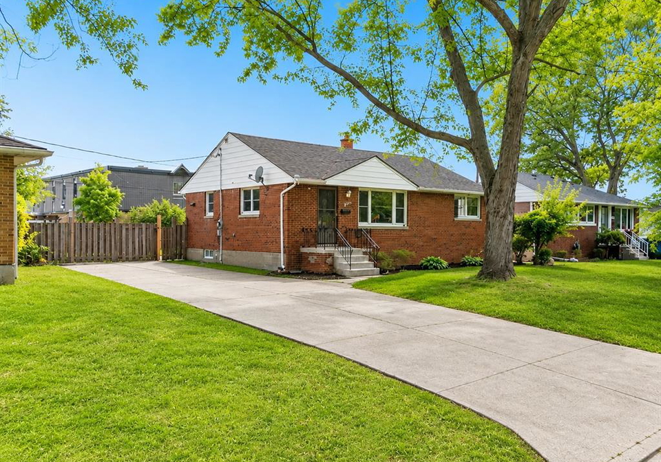 3621-mckay-avenue-windsor-ontario-26017260