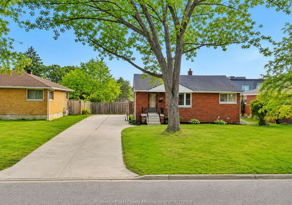 3621-mckay-avenue-windsor-ontario-26017260