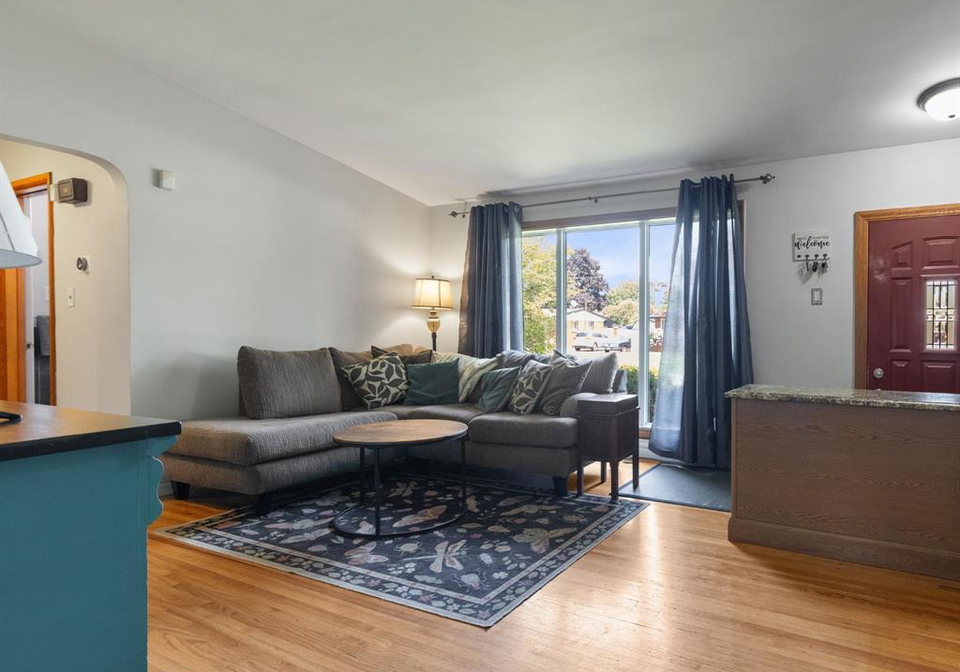 2763-everts-avenue-windsor-ontario-26017261