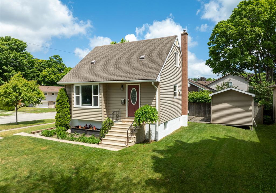 702-michigan-avenue-point-edward-ontario-26017265