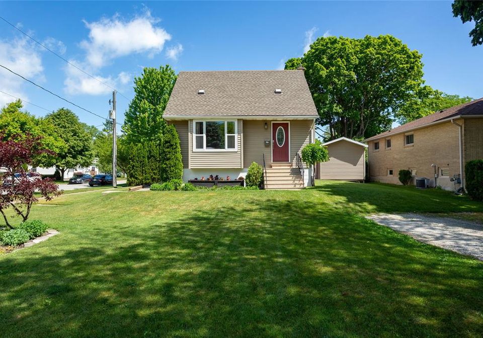 702-michigan-avenue-point-edward-ontario-26017265