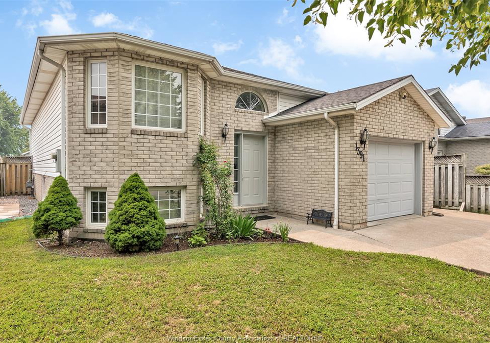 1391-fuller-crescent-windsor-ontario-26017275