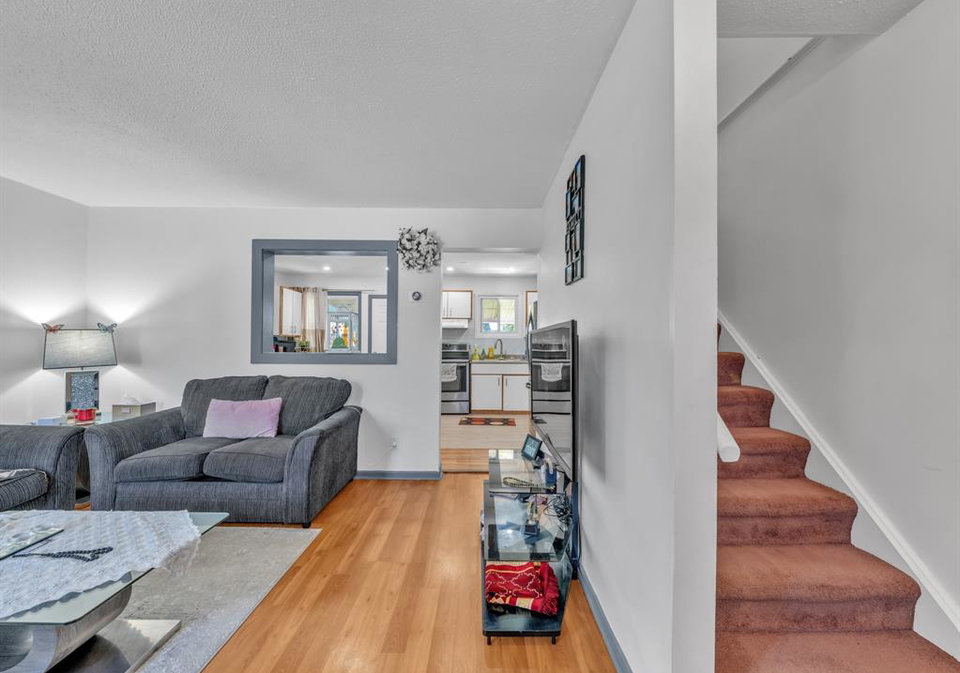 1615-curry-windsor-ontario-26017278