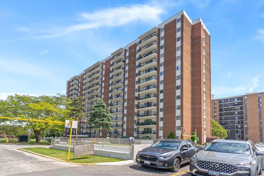 8591-riverside-drive-east-windsor-ontario-26017315