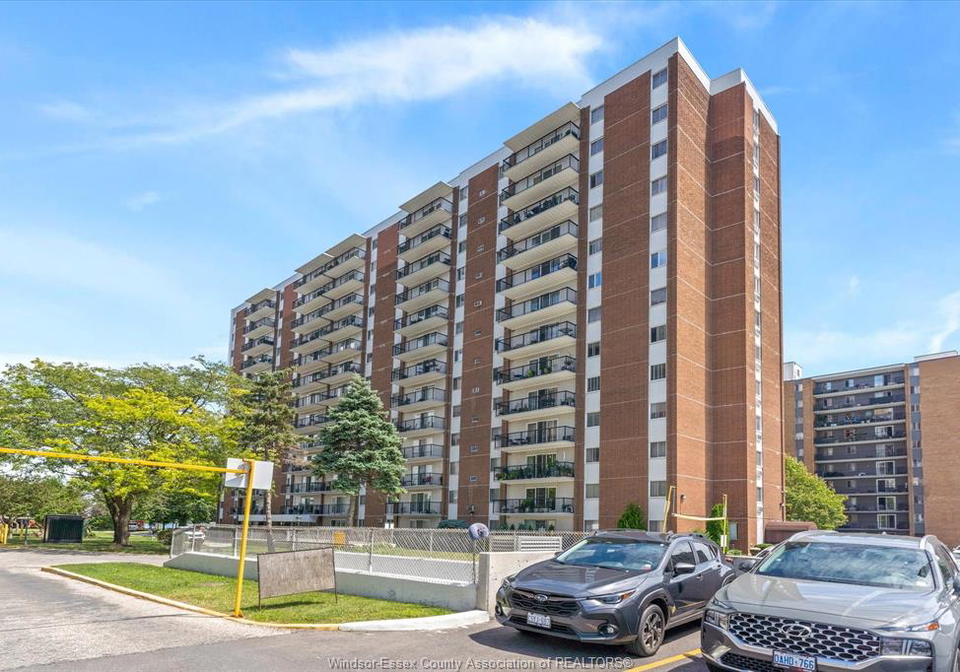 8591-riverside-drive-east-windsor-ontario-26017315