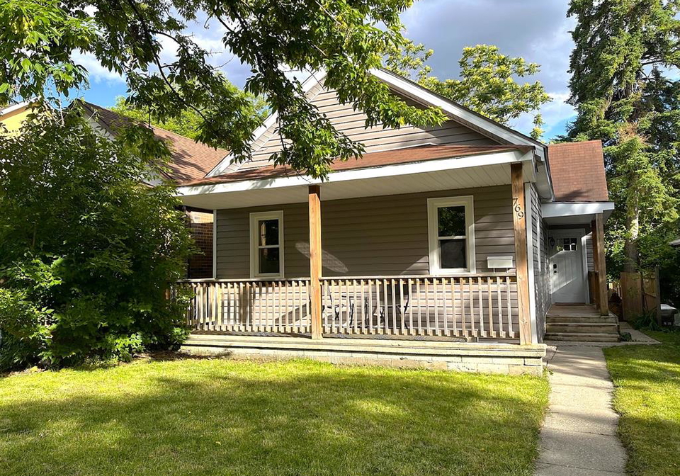 769-assumption-windsor-ontario-26017328