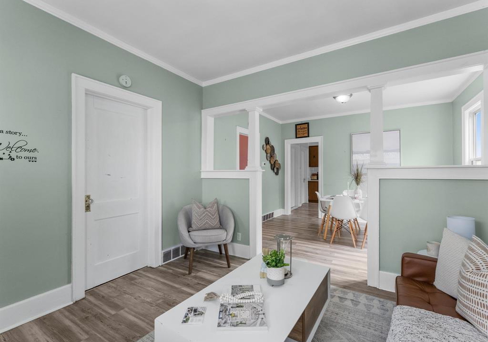 558-elm-windsor-ontario-26017333
