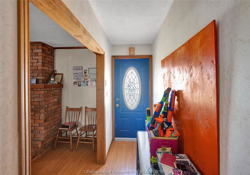 5468-queens-line-tilbury-ontario-26017336